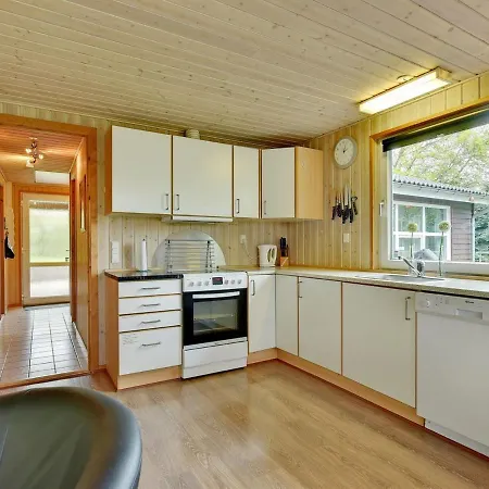 Peder - 950m From The Sea By Interhome