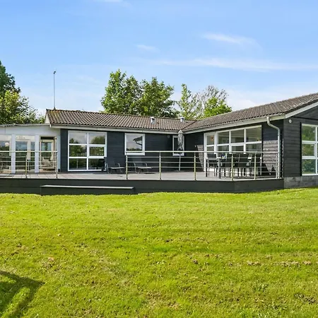 Peder - 950m From The Sea By Interhome