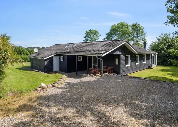 Holiday home Peder - 950m From The Sea By Interhome *